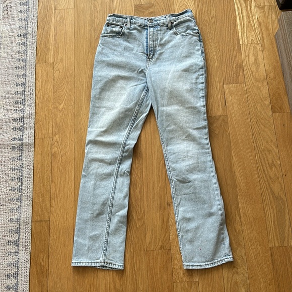 Abercrombie & Fitch ‘90s Slim Straight Ultra High Rise Jeans - Picture 2 of 3